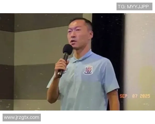 中国足球明星离世引发球迷哀悼追忆其辉煌职业生涯与贡献