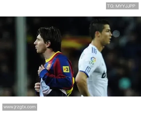 火苗足球明星卡点带你领略球场传奇与未来之星的精彩瞬间